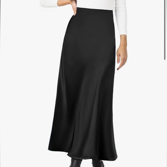 Zara Black Maxi Skirt (no belt) - Picture 2 of 2